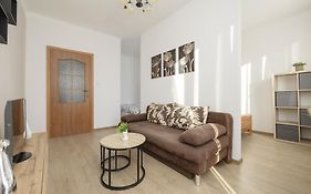 Cozy&Comfortable Apartment Grodeckiego by Noclegi Renters